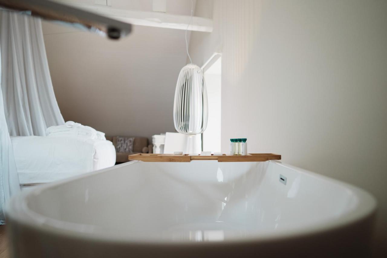 Deluxe Double Room Bath,1146930976:JPEG